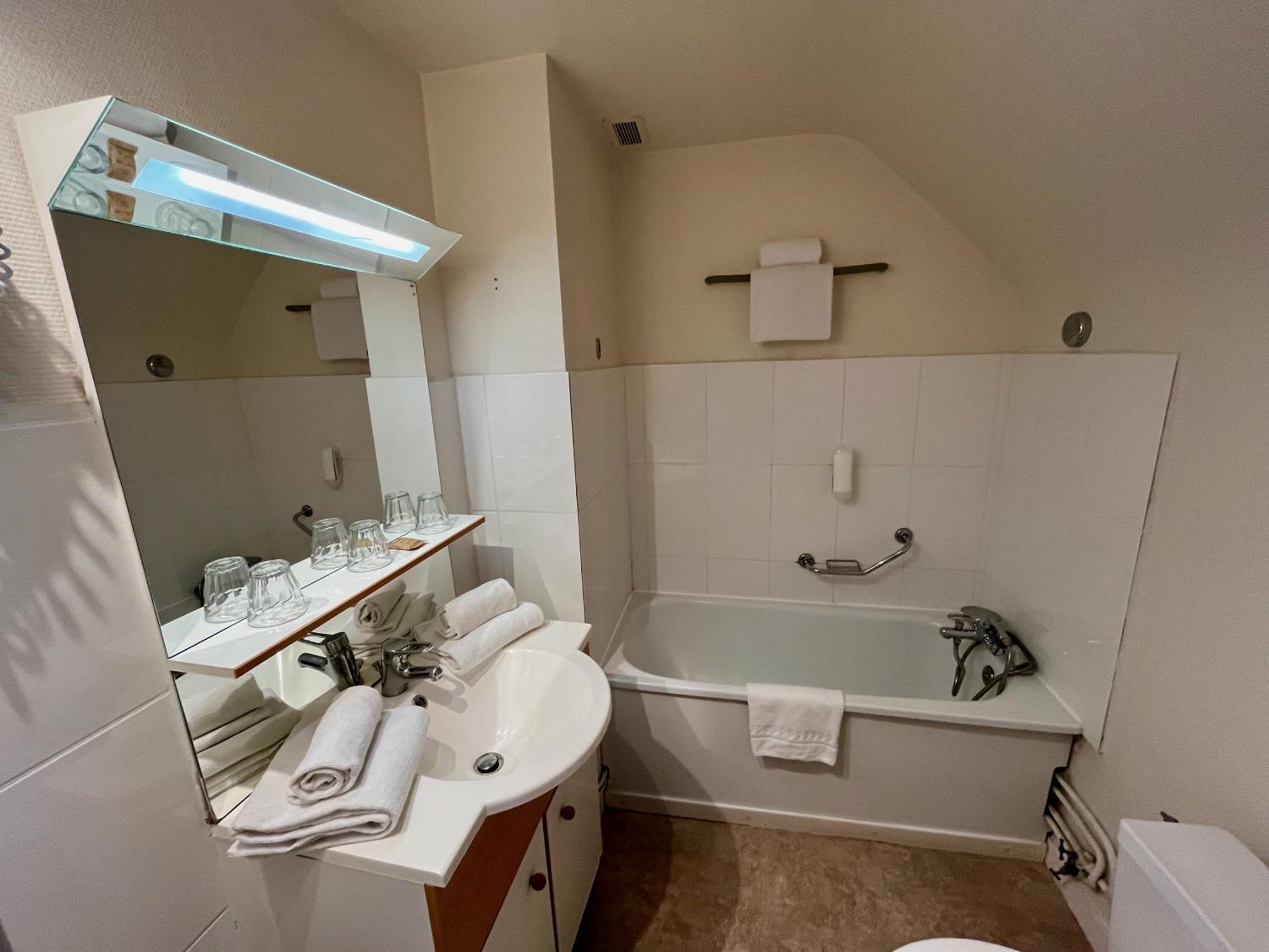 Hotel Restaurant Le Clos Besse-et-Saint-Anastaise Rom bilde