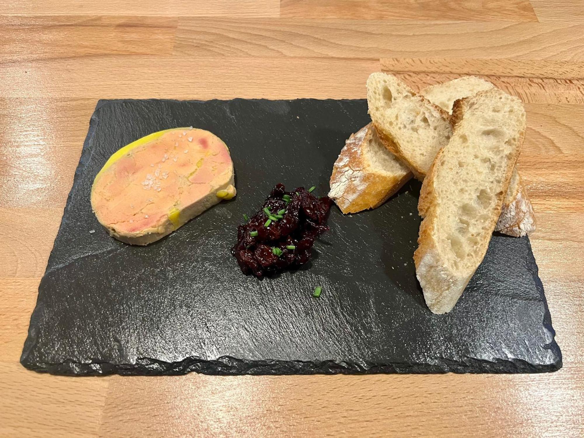 Hotel Restaurant Le Clos Besse-et-Saint-Anastaise Eksteriør bilde