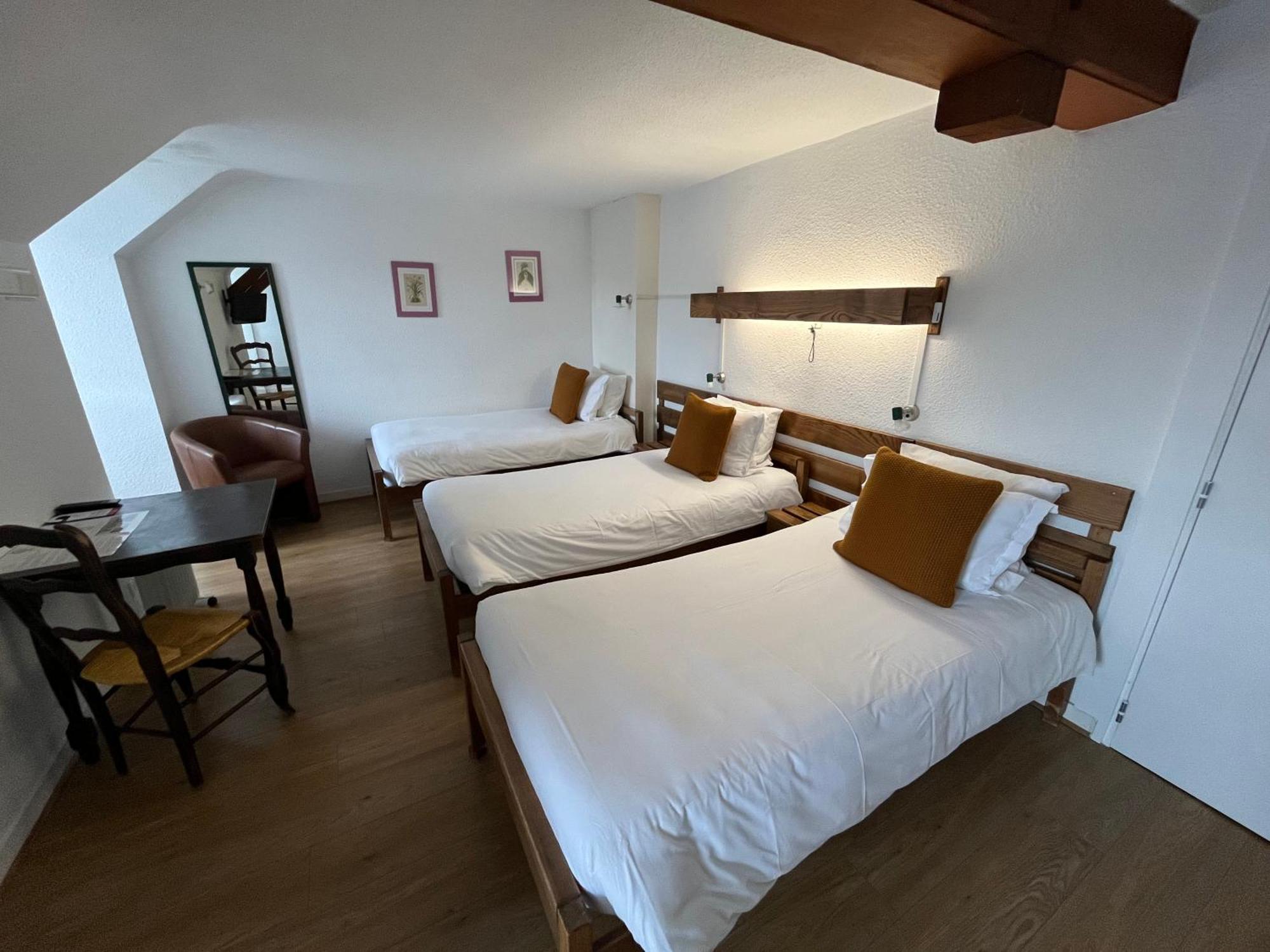 Hotel Restaurant Le Clos Besse-et-Saint-Anastaise Eksteriør bilde